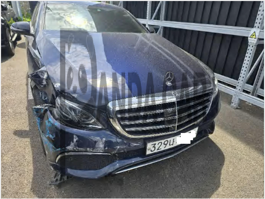 2020 Mercedes-Benz E 300 4MATIC, photograph 1