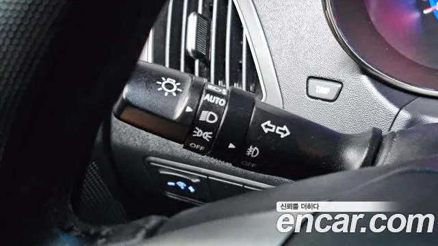 2011 Hyundai Tucson Diesel 2WD LX20, photograph 2