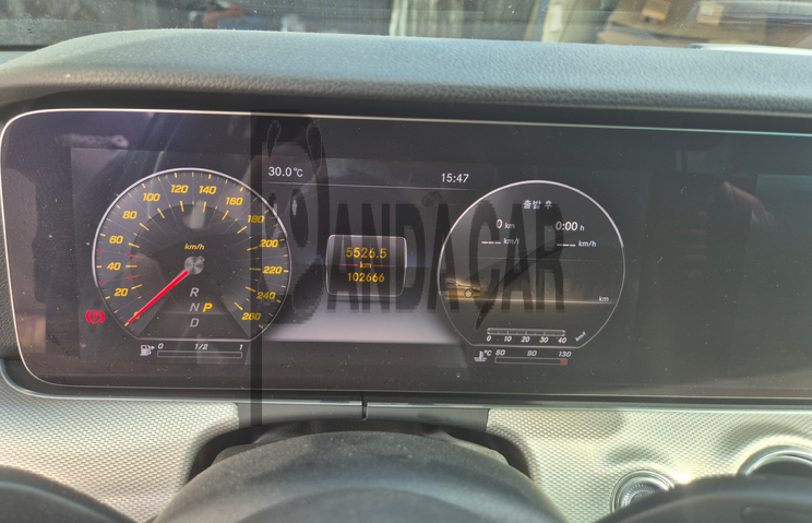 2020 Mercedes-Benz E 300 4MATIC, photograph 3