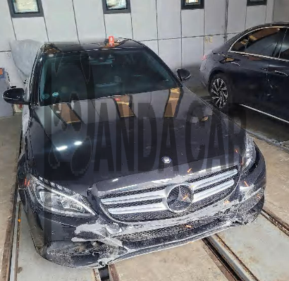 2017 Mercedes-Benz C200, photograph 1