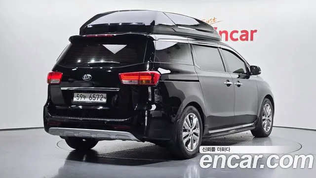Kia Canival 9-seater Noblesse — photo 1 of 31