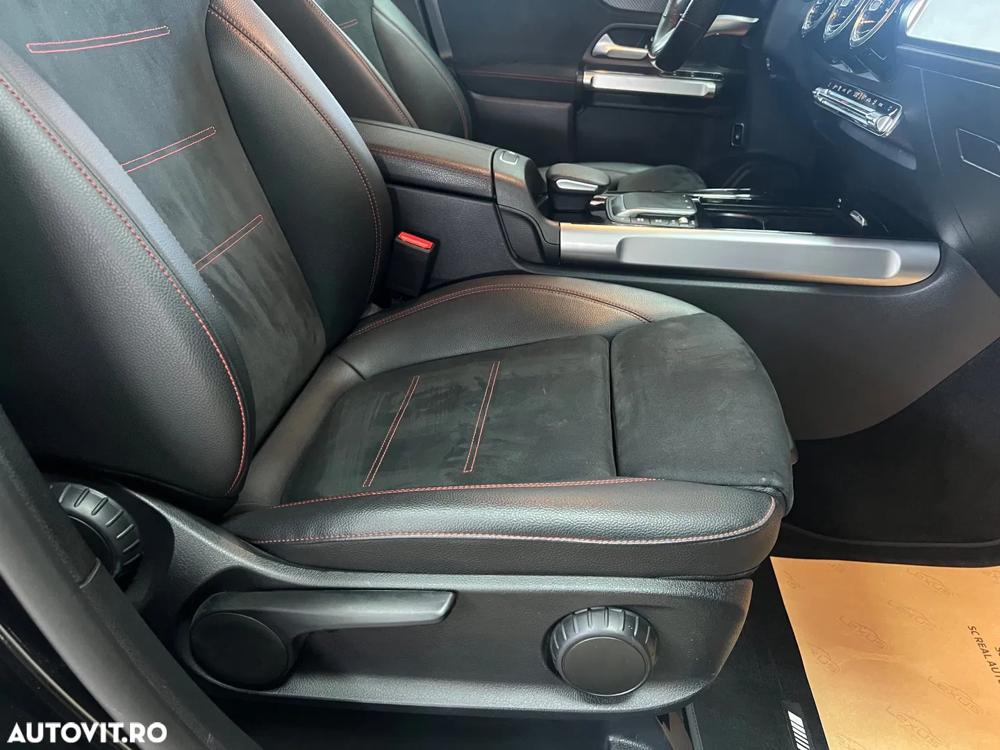2021 Mercedes-Benz GLB 220 d 4MATIC 8G-DCT AMG Line, photograph 4