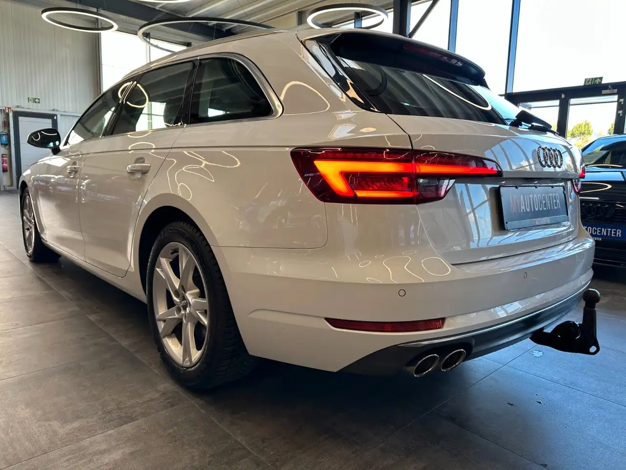 2018 Audi A4 *ACC*AHK*NAV*CARPLAY*2-ZONEN*SitzHZ*LED*, photograph 6
