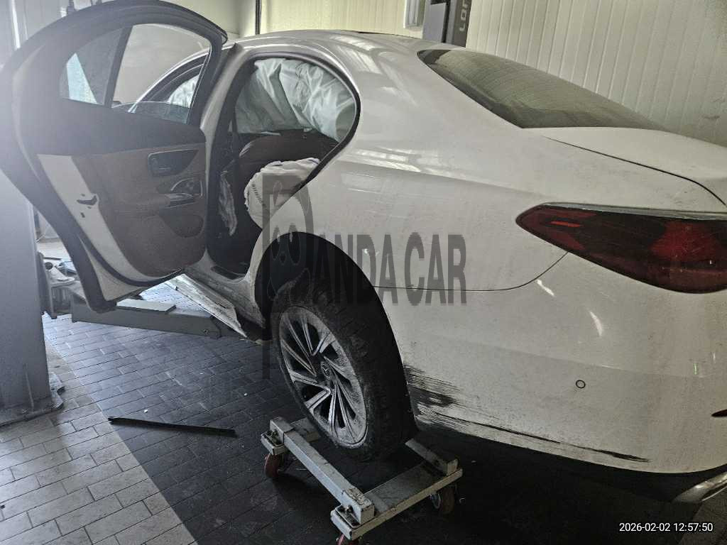 2025 Mercedes-Benz E 300 4MATIC, photograph 4