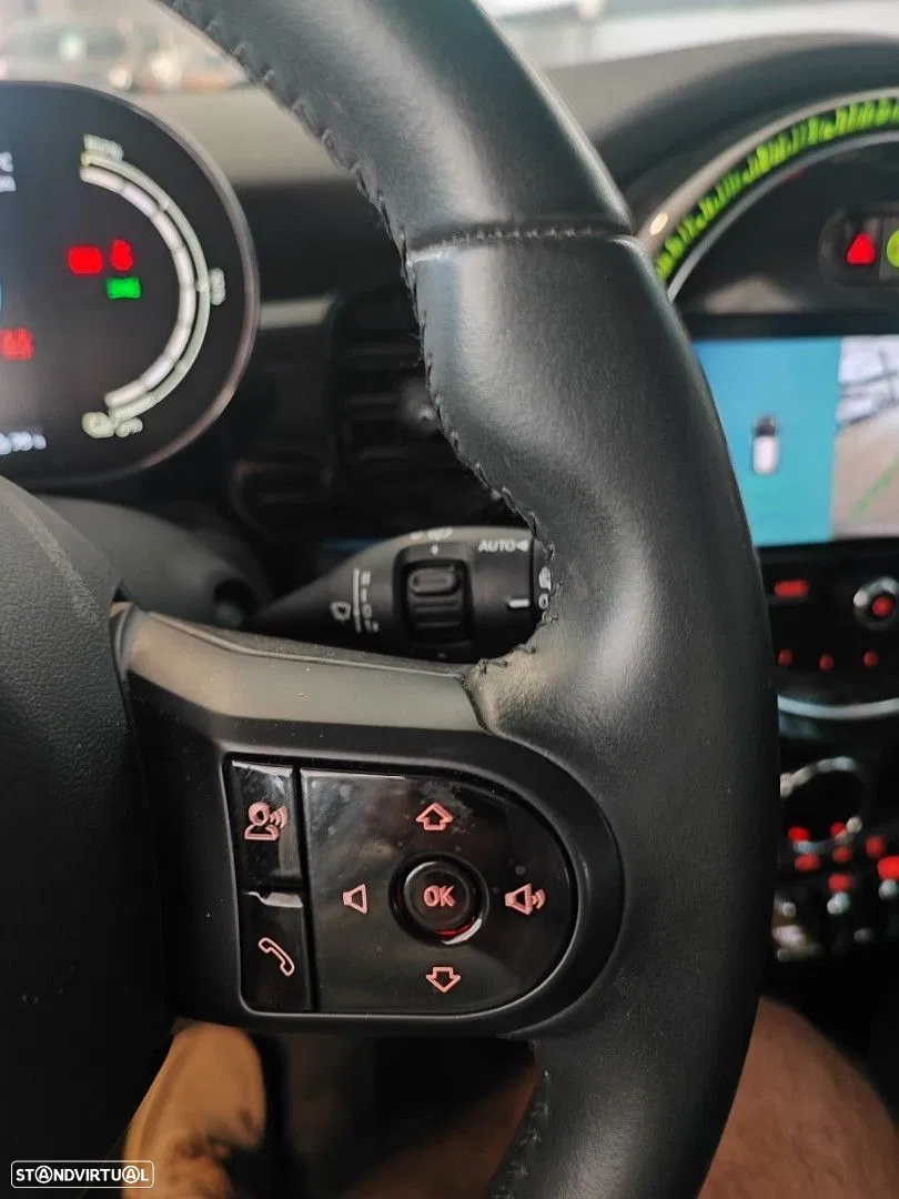 2023 MINI 3 Portas Cooper SE, photograph 11