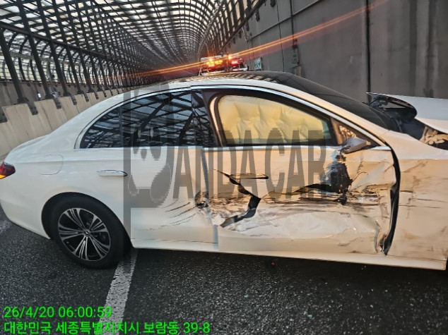 2025 Mercedes-Benz E 200, photograph 4