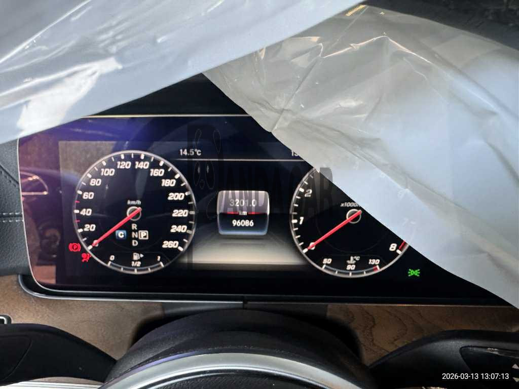 2019 Mercedes-Benz E300 4Matic, photograph 4