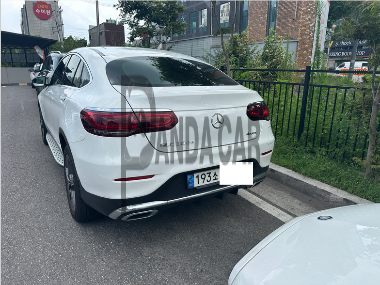 2021 Mercedes-Benz GLC300 e 4MATIC Coupe, photograph 7