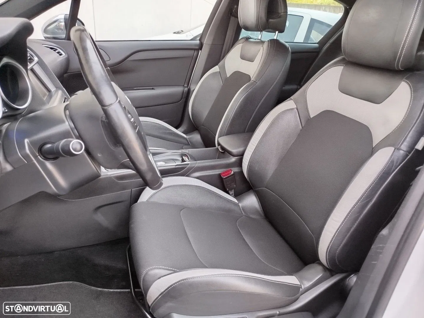 2015 Citroën DS4 1.2 PureTech So Chic, photograph 5