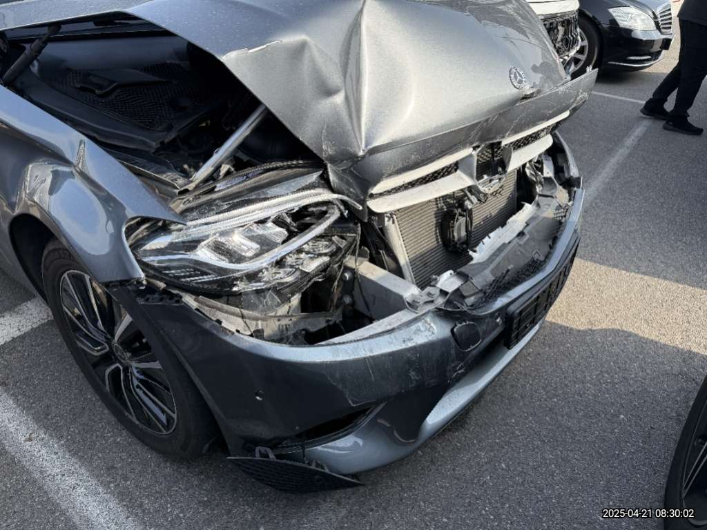 2020 Mercedes-Benz C200, photograph 3