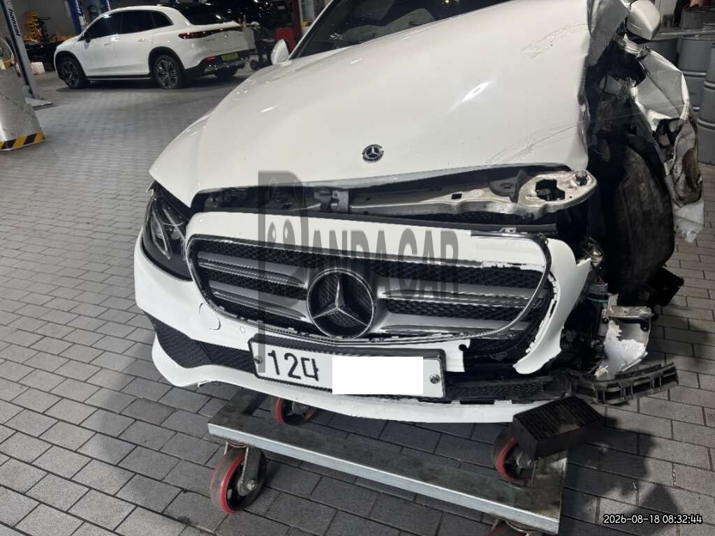 2018 Mercedes-Benz E200, photograph 2