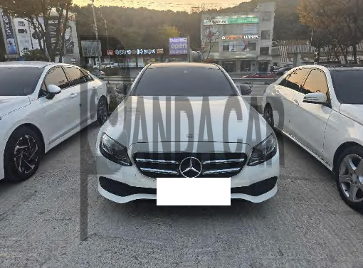 2017 Mercedes-Benz E300, photograph 1