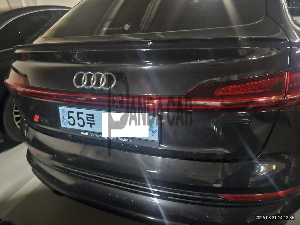 2021 Audi e-tron Sportback 55 quattro, photograph 4