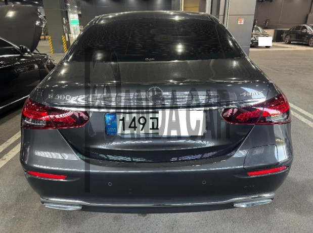 2021 Mercedes-Benz E300 e 4MATIC, photograph 1