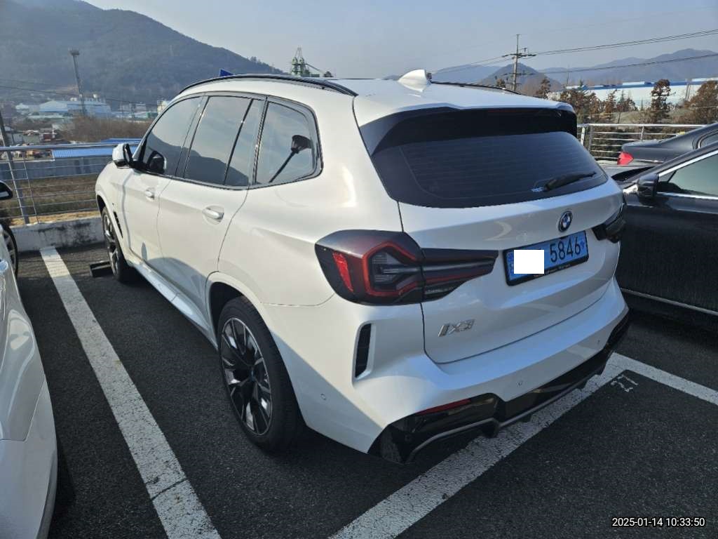 2023 BMW iX3 M Sport, photograph 5