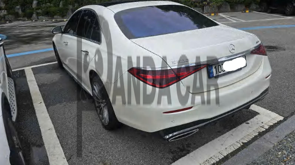 2022 Mercedes-Benz S500 4MATIC, photograph 3