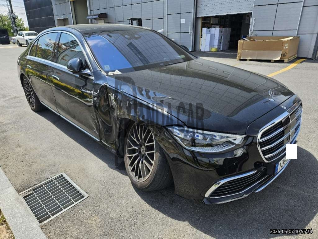 2022 Mercedes-Benz S580 4MATIC, photograph 3