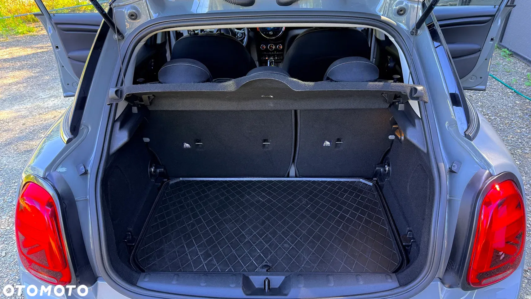 2019 MINI Cooper Standard, photograph 4