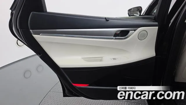 2022 Hyundai Grandeur 2.5, photograph 2