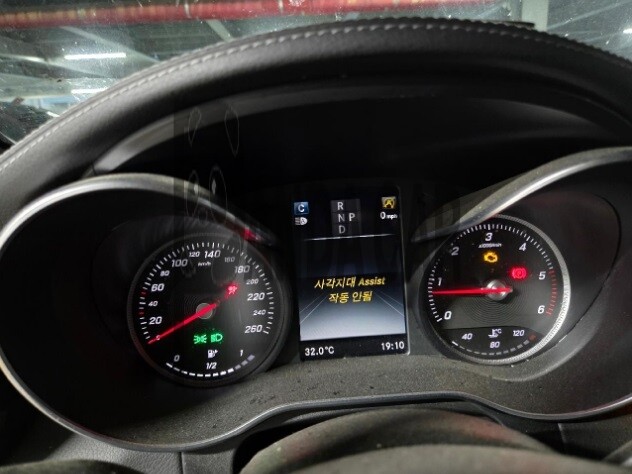 2017 Mercedes-Benz GLC250 d 4Matic, photograph 2