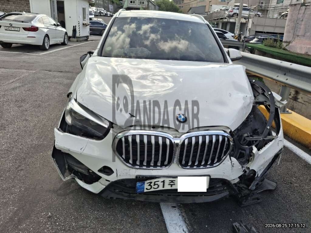 2022 BMW X1 xDrive20i, photograph 1