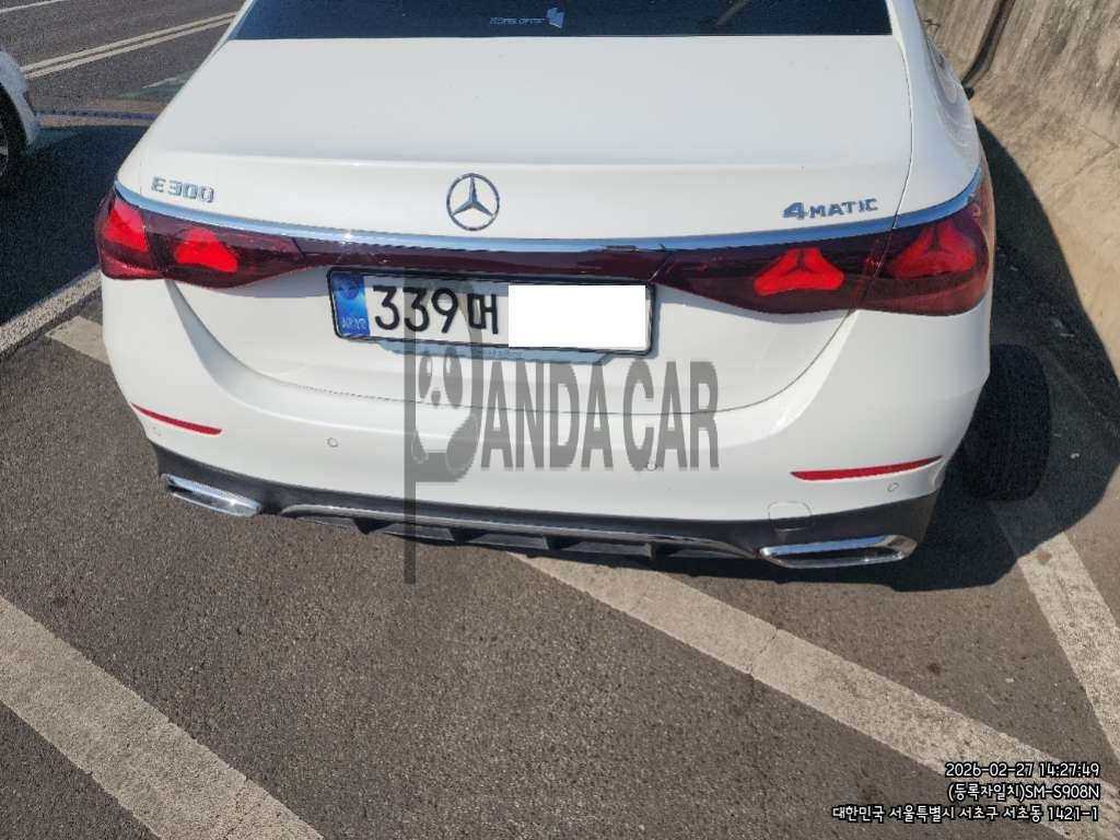 2025 Mercedes-Benz E 300 4MATIC, photograph 4