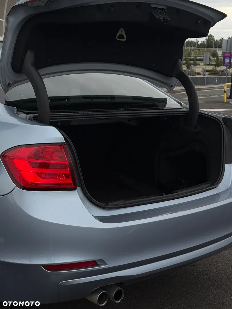 2014 BMW Seria 3, photograph 11