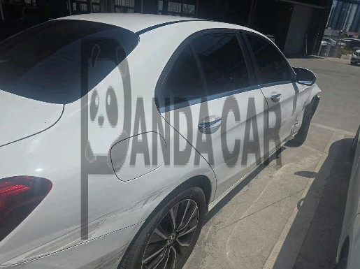 2020 Mercedes-Benz C200, photograph 2