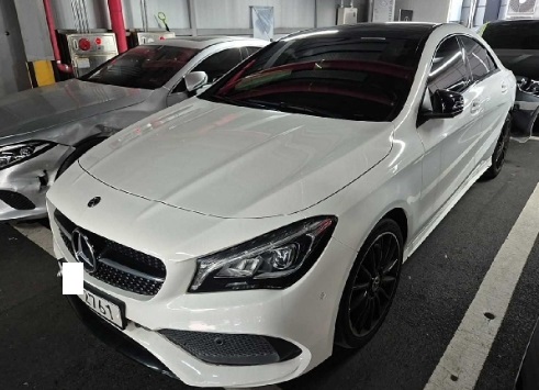 2018 Mercedes-Benz CLA250 4MATIC, photograph 3
