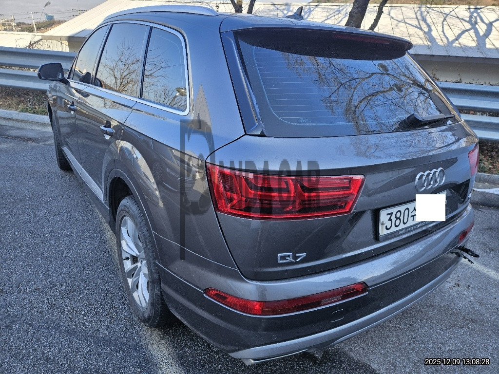 2019 Audi Q7 45 TFSI quattro, photograph 4