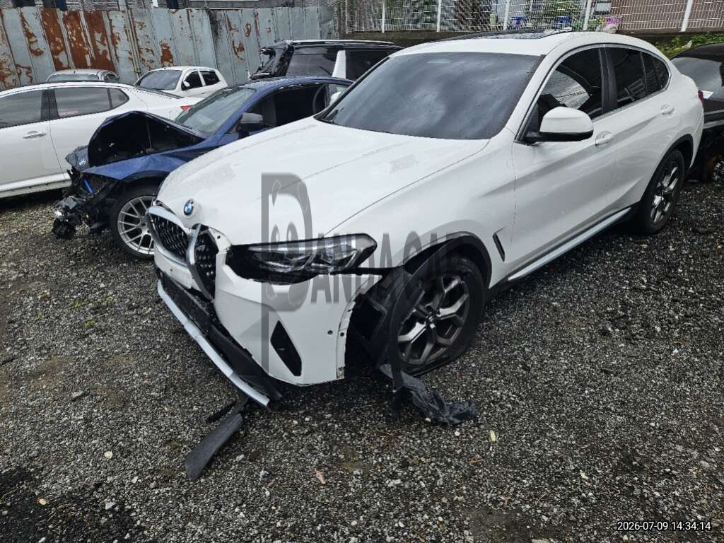 2022 BMW X4 xDrive20i, photograph 2