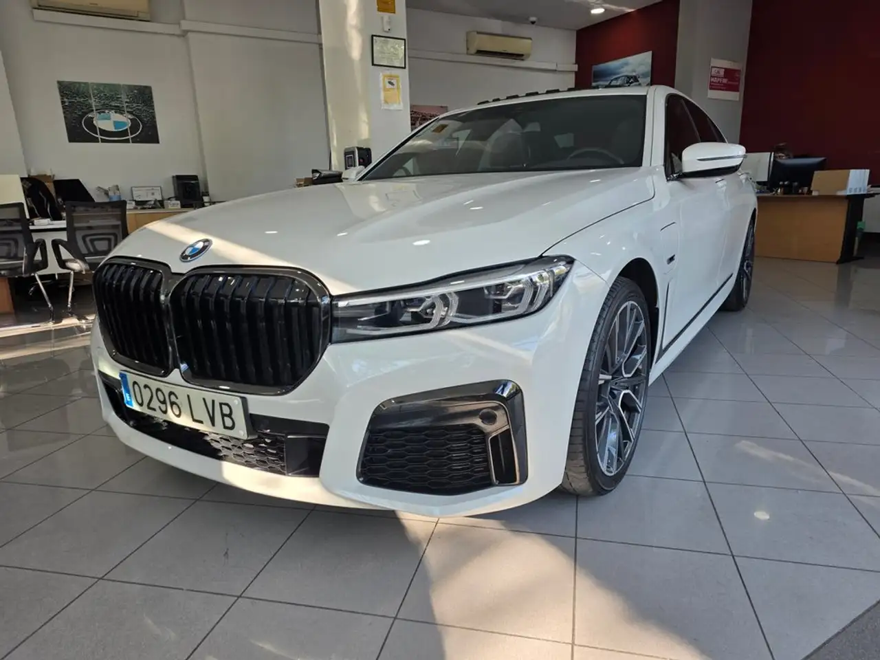 2021 BMW 745 745e, photograph 3