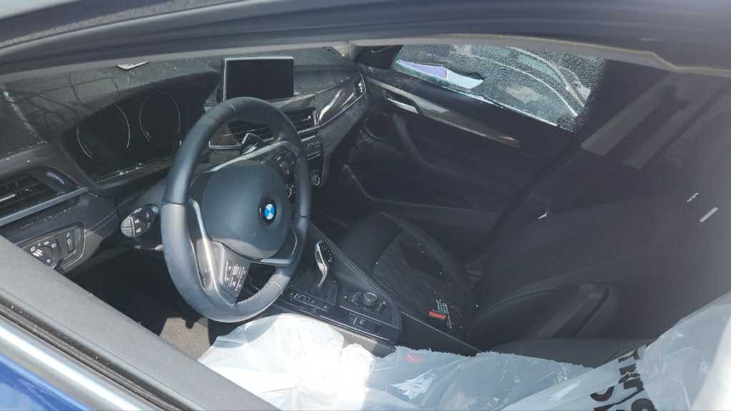 2021 BMW X1 xDrive20i, photograph 2
