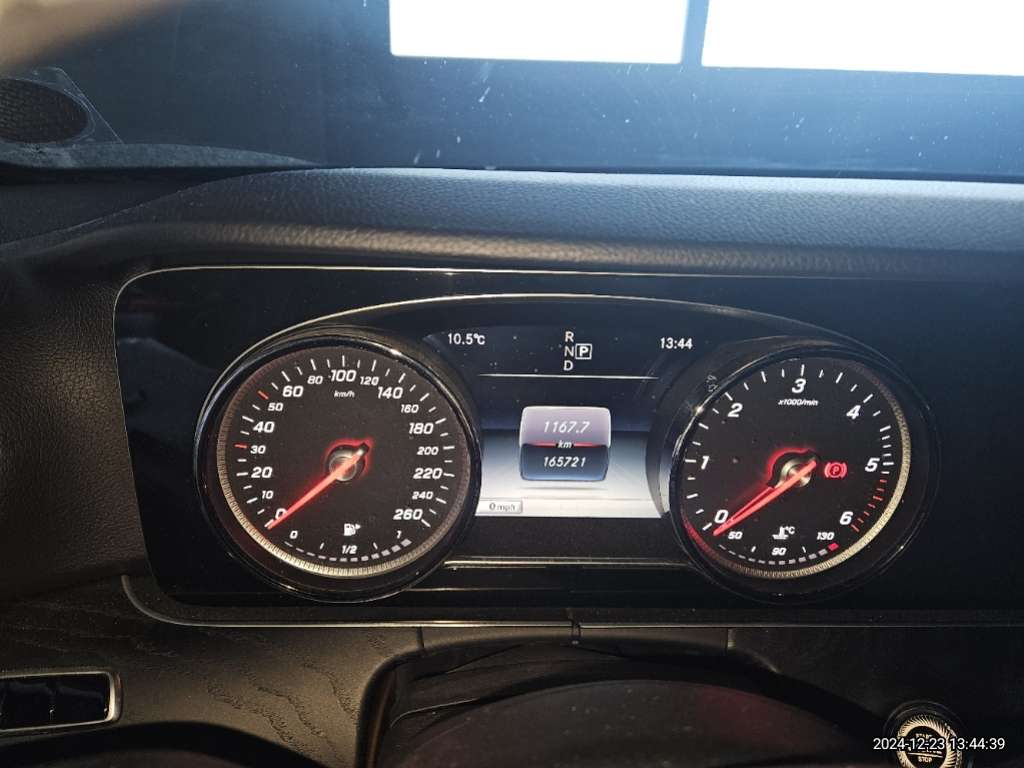 2017 Mercedes-Benz E220 d, photograph 3