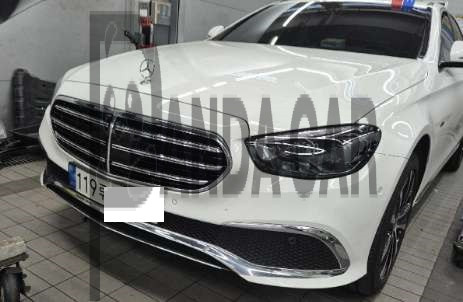 2021 Mercedes-Benz E300 e 4MATIC, photograph 1