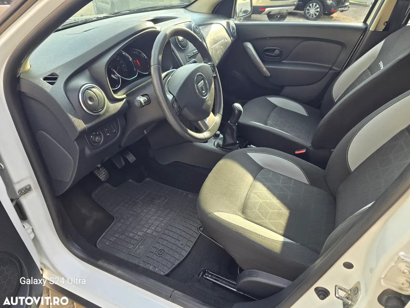 2013 Dacia Sandero 0.9 Stepway, photograph 7
