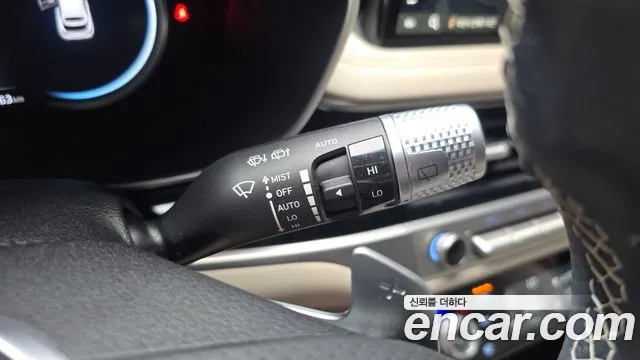 Genesis G70 Gasoline 2.5T 4WD — photo 1 of 31
