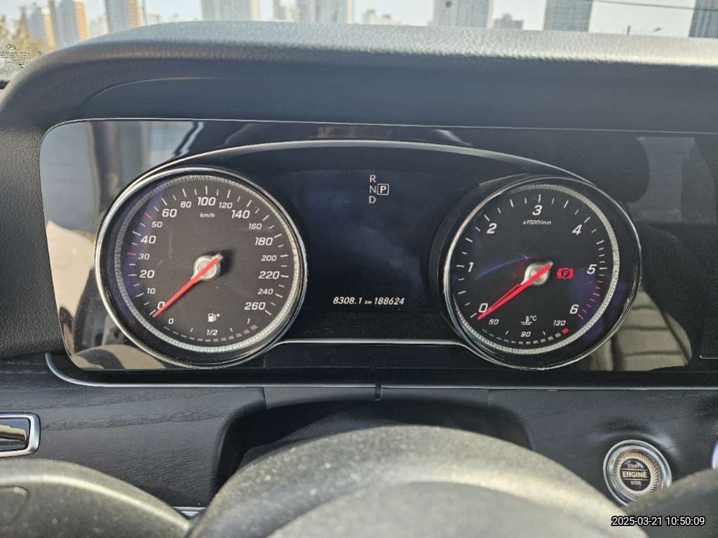 2019 Mercedes-Benz E220 d, photograph 3