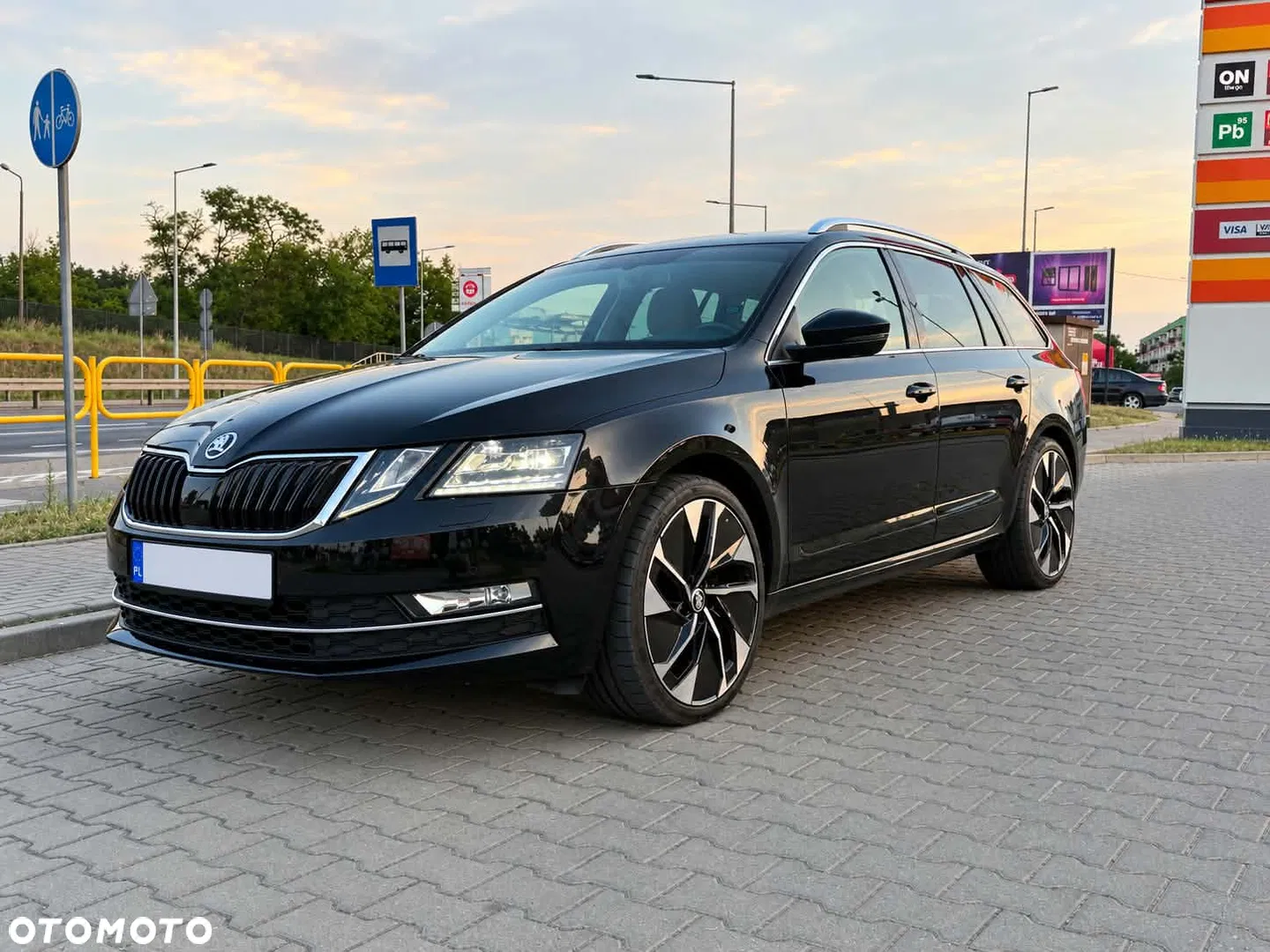 Skoda Octavia — photo 1 of 24