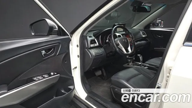 2016 KG_Mobility_Ssangyong TIBOLI Diesel VX 2WD, photograph 4