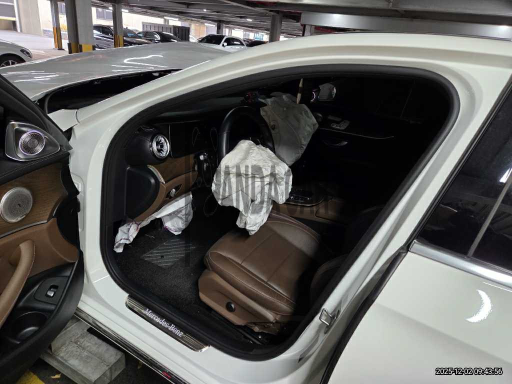 2022 Mercedes-Benz E250, photograph 5