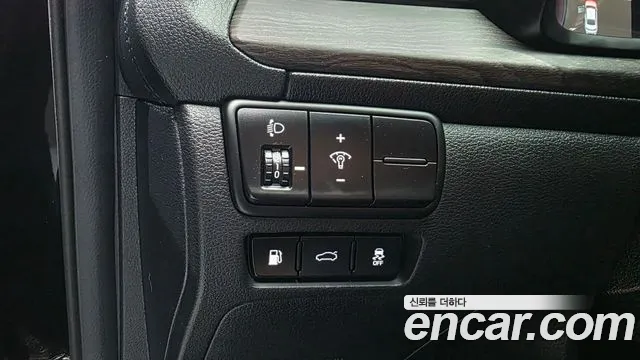 Kia K7 3.0 LPI Standard(Rented Car) — photo 1 of 31