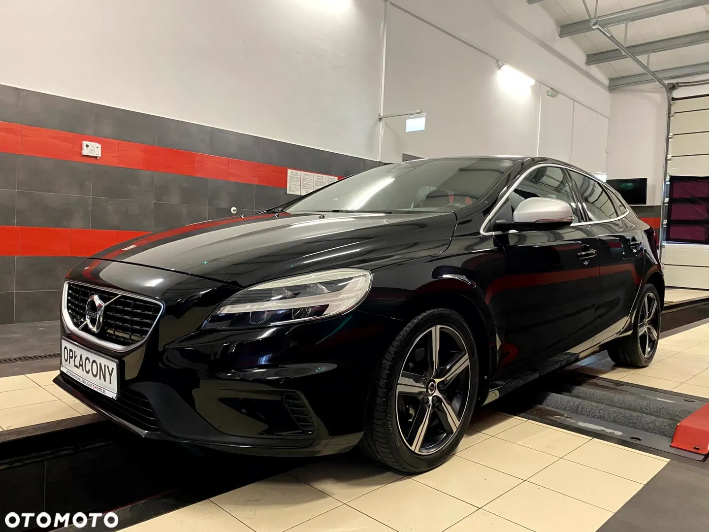 2017 Volvo V40 D2 Drive-E SCR R-Design Momentum, photograph 3