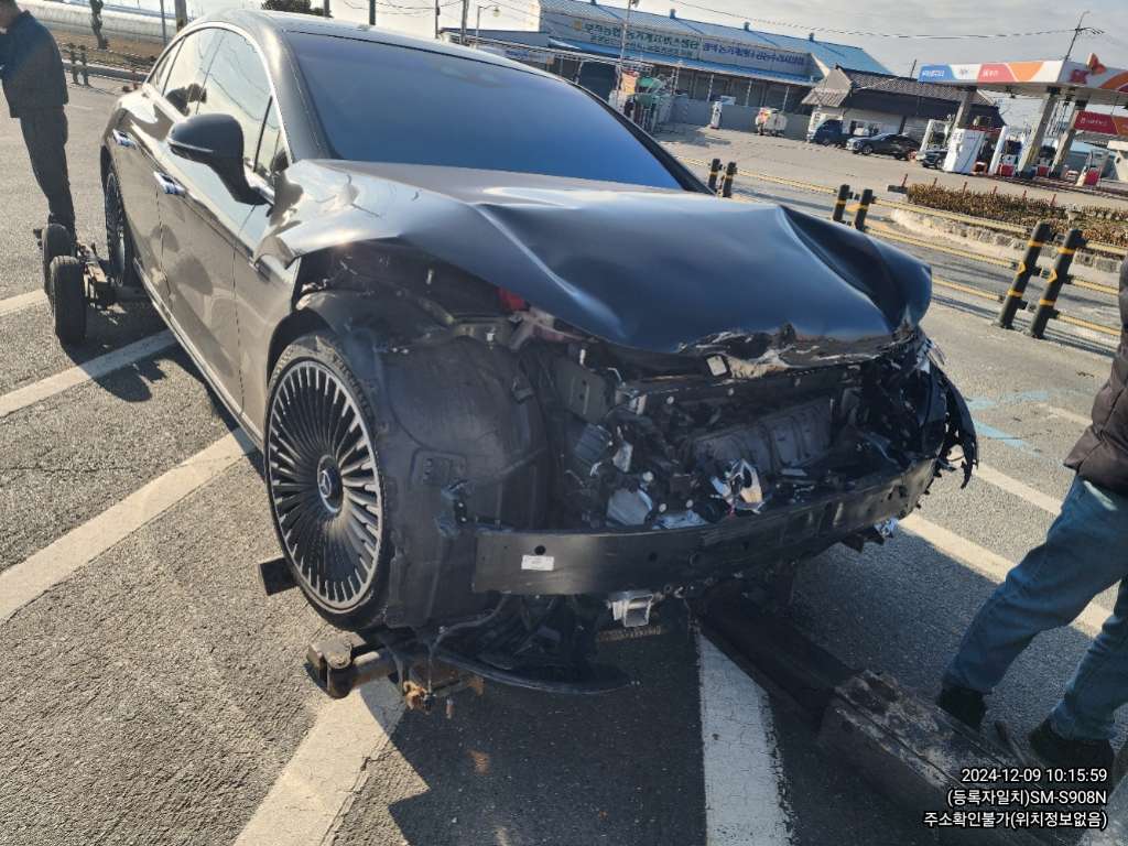 2022 Mercedes-AMG EQS53 4MATIC +, photograph 1