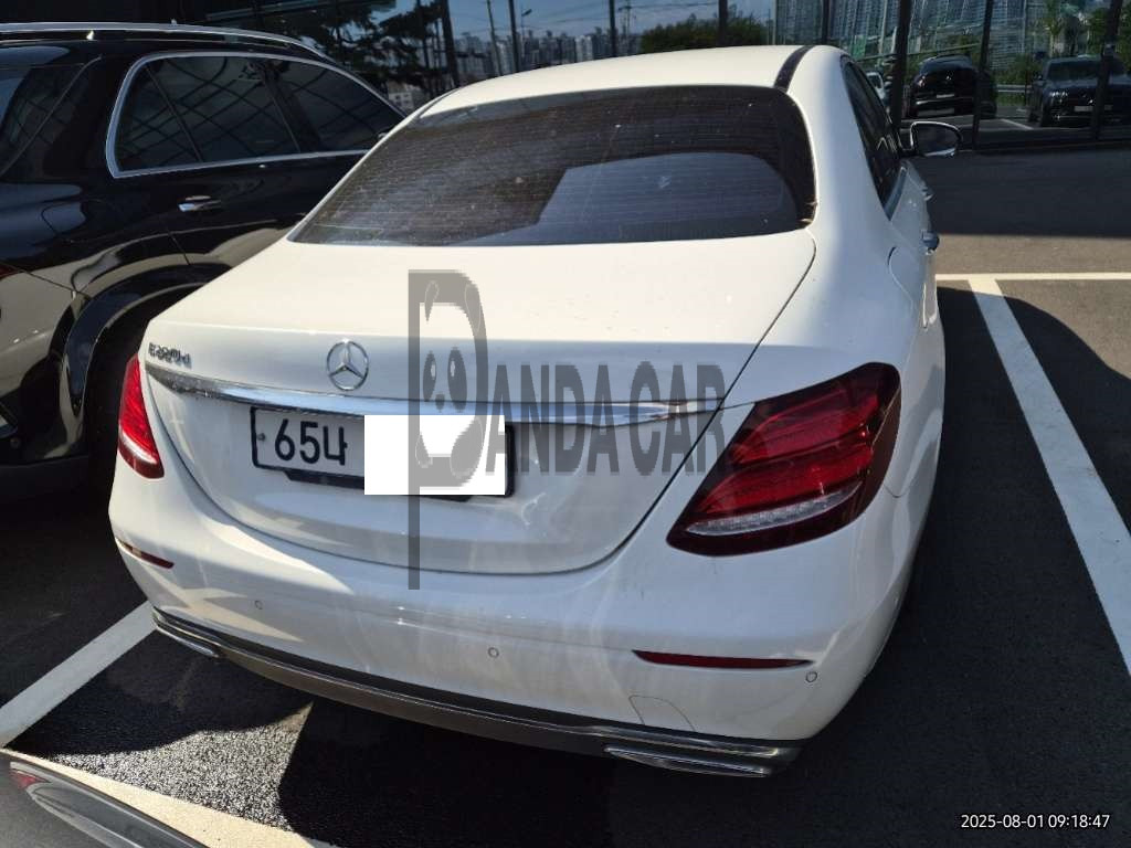 2017 Mercedes-Benz E220 d, photograph 1