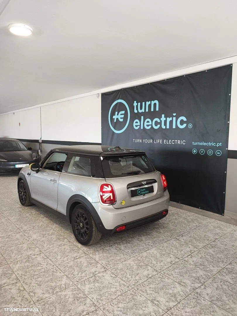 2023 MINI 3 Portas Cooper SE, photograph 4