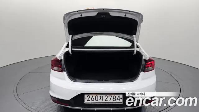 Hyundai AVANTE 1.6 — photo 1 of 31