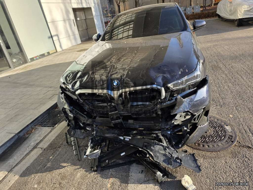 2025 BMW i5 eDrive40, photograph 2