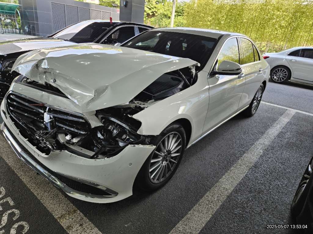 2021 Mercedes-Benz E250, photograph 4