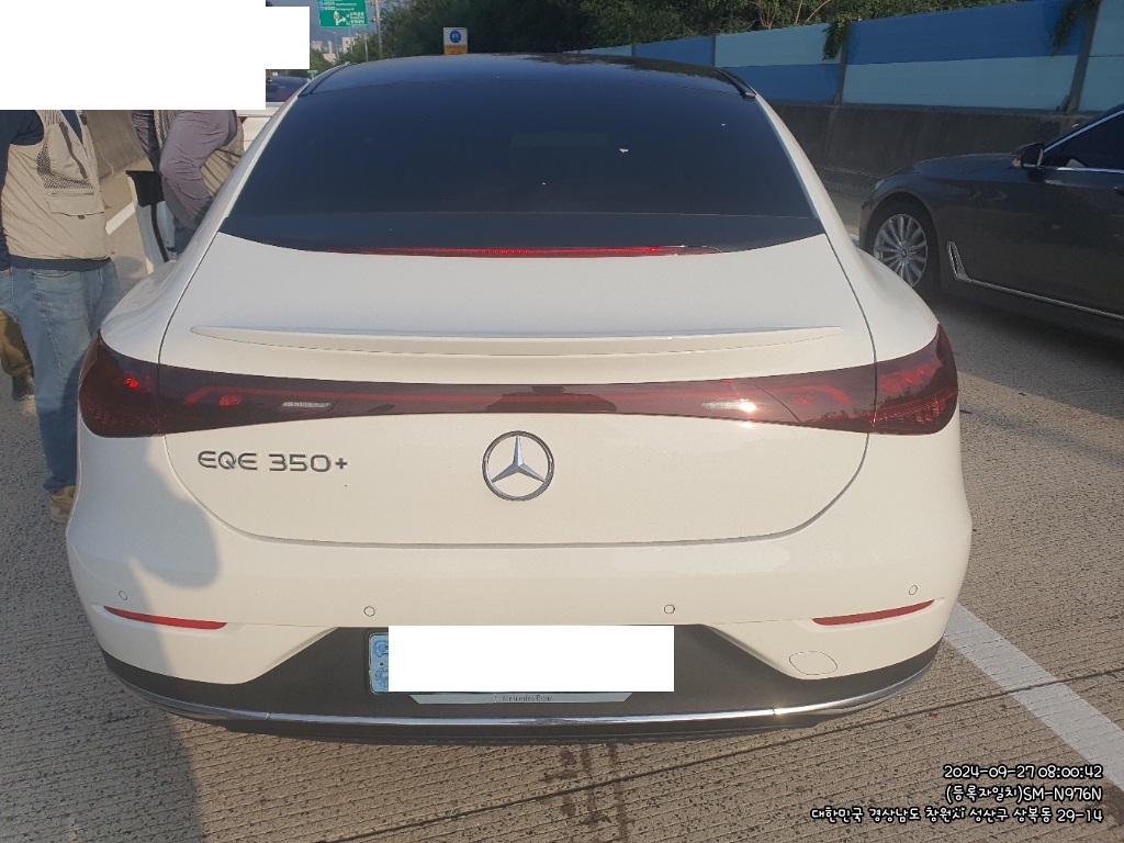 2022 Mercedes-Benz EQE350 +, photograph 3
